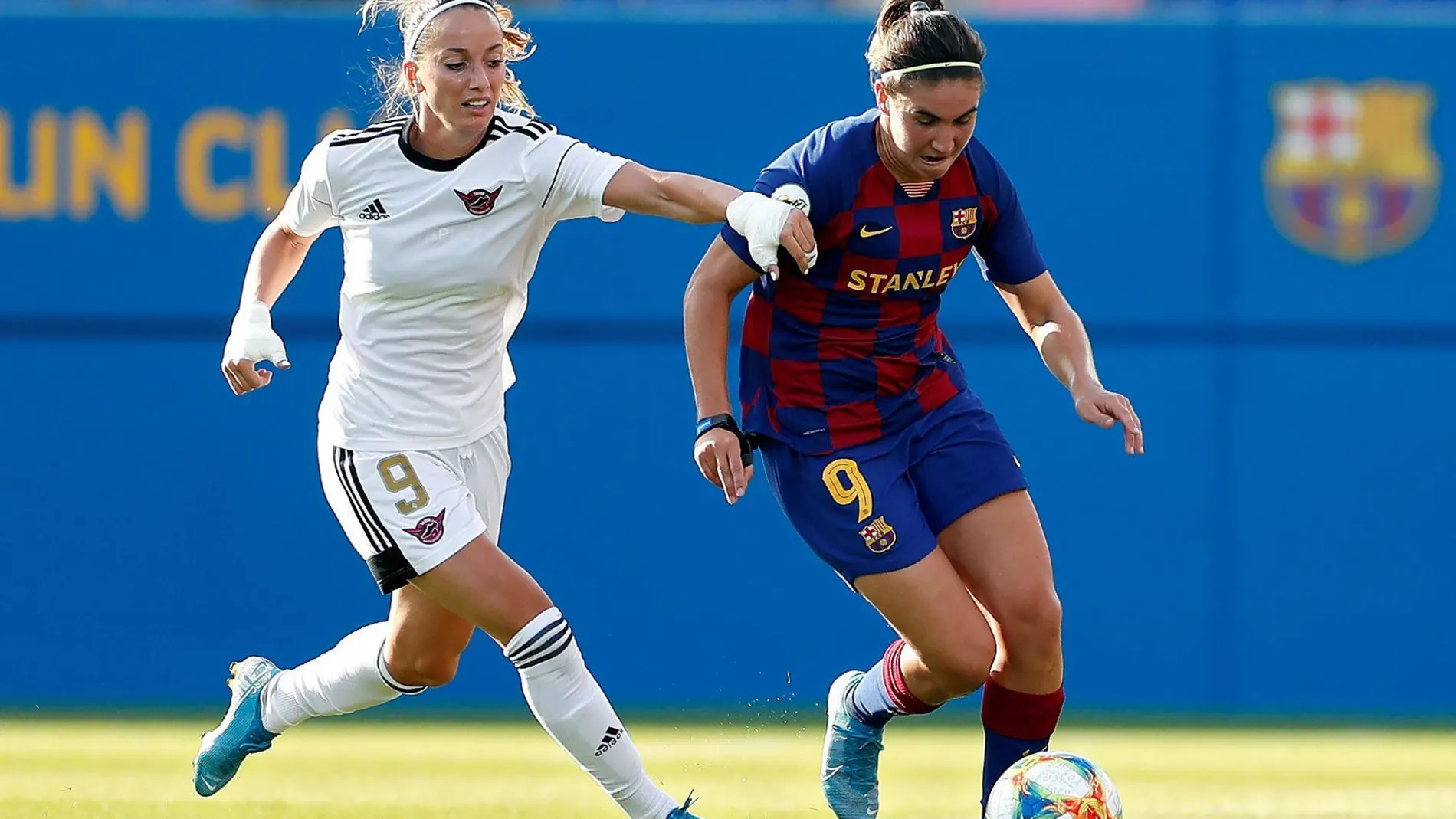 Partido entre el FC Barcelona y el Tacón