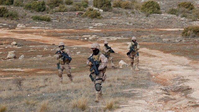 Militares españoles durante unas maniobras/Fernando Cancio