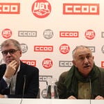El secretario general de CC.OO, Unai Sordo (i) y el de UGT, Pepe Álvarez (d) durante su intervención en rueda de prensa sobre la sentencia del Tribunal Constitucional que avala el despido por bajas justificadas, la reforma laboral y propuestas sindicales, en la sede de UGT, en Madrid (España), a 5 de noviembre de 2019.05 noviembre 2019, libro, cultura, biográficoMarta Fernández Jara / Europa Press05/11/2019