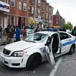 Imagen de archivo de un coche policial atacado en Baltimore