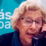 Manuela Carmena llamando a ciudadanos para conseguir su voto