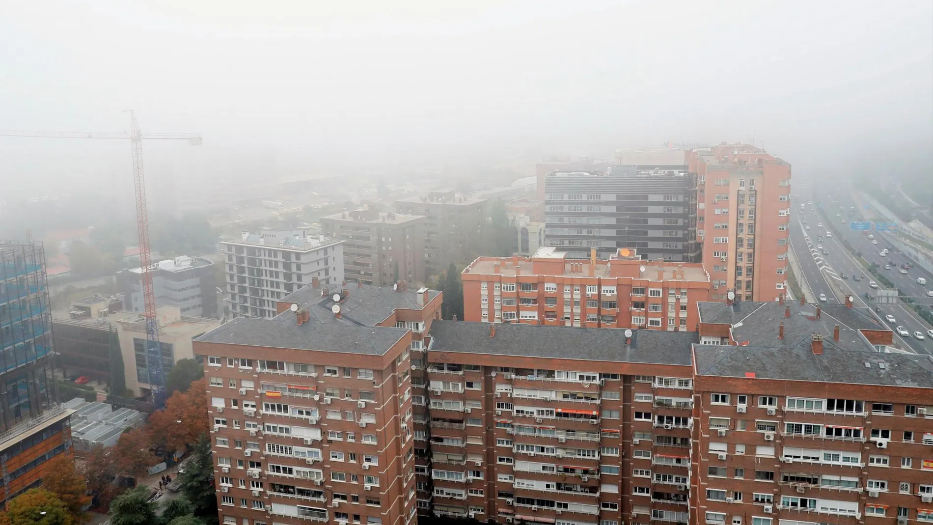 Niebla cubriendo el norte de Madrid /Foto: Efe