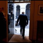 El "premier" Boris Johnson ha visto reducida su ventaja electoral a ocho puntos