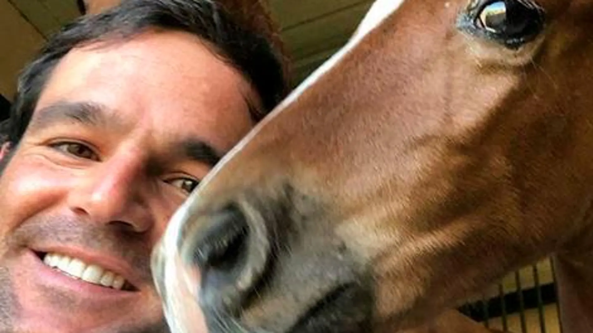 José Bono es un gran aficionado a los caballos. Foto: Instagram