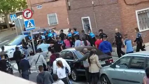 Altercados del pasado mes de septiembre junto a la parroquia de San Ignacio de Loyola, en el barrio de Pajarillos, en el que la policía detuvo a una persona por agredir a un agente