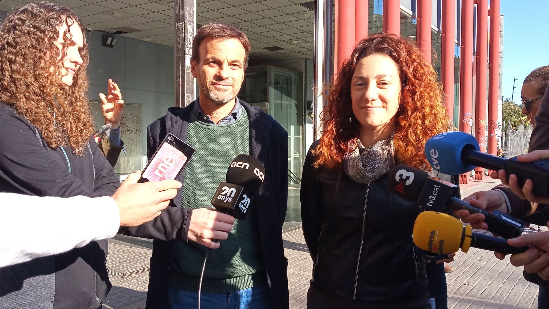 Jaume Asens y Aina Vidal (comuns) en declaraciones a los medios.EUROPA PRESS08/11/2019