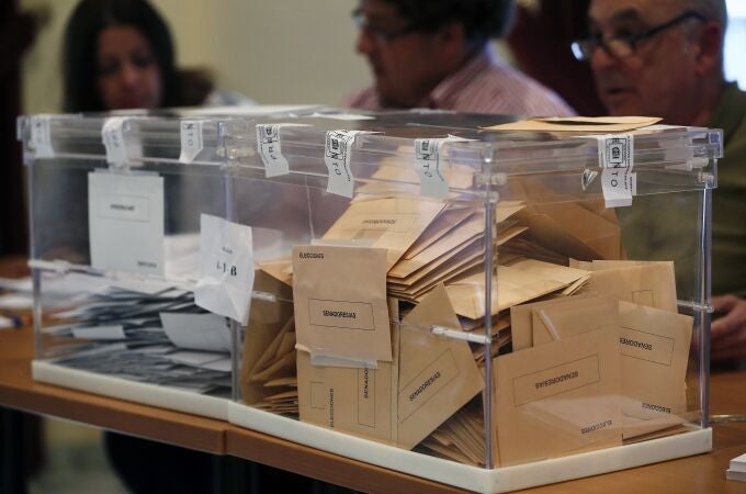 Vista de unas urnas en un colegio de Málaga.EFE/Jorge Zapata.