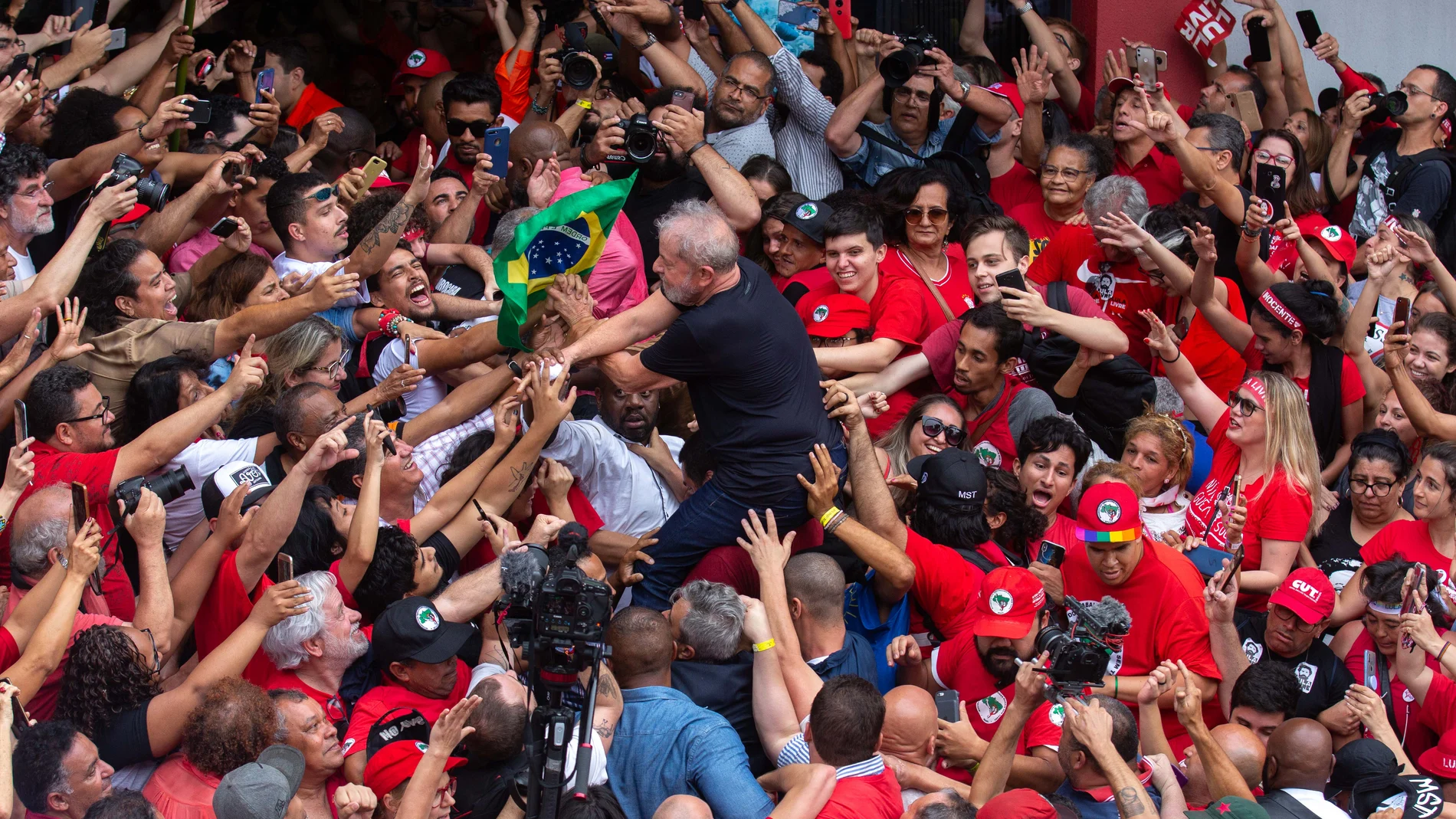 Former Brazilian President Lula da Silva released from prison
