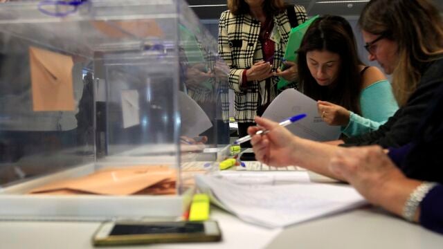 Un total de cinco mesas electorales cerrarán más tarde debido a diferentes incidencias