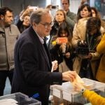 El presidente de la Generalitat de Catalunya, Quim Torra votando el pasado domingo
