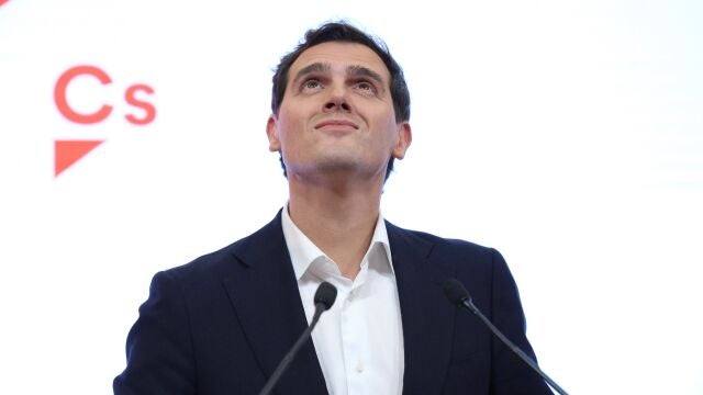 -FOTODELDIA- GRAF7040. MADRID, 11/11/2019.- El presidente de Ciudadanos, Albert Rivera, durante su comparecencia este lunes en la sede del partido, en Madrid, en la que ha anunciado su dimisión como líder de la formación naranja tras los resultados de las elecciones de este domingo. EFE/Rodrígo Jiménez