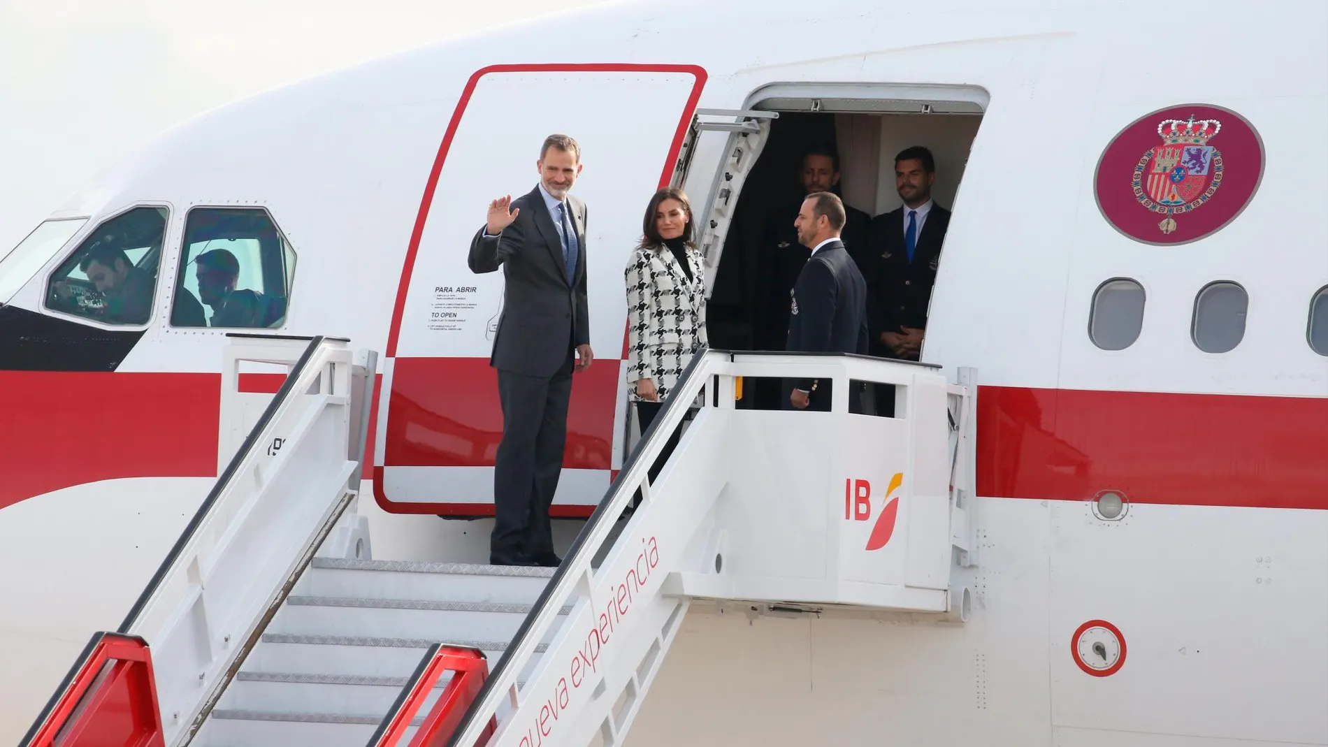 Los Reyes de España, don Felipe y doña Letizia, ponen rumbo a su viaje oficial a Cuba desde el Aeropuerto Adolfo Suárez Madrid-Barajas/Europa Press
