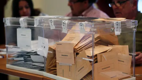 Urnas llenas de papeletas en las pasadas elecciones de 2019
