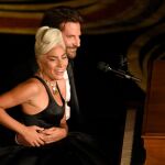 La cantante Lady Gaga y el actor Bradley Cooper en la gala de los Oscar / Foto: Gtres
