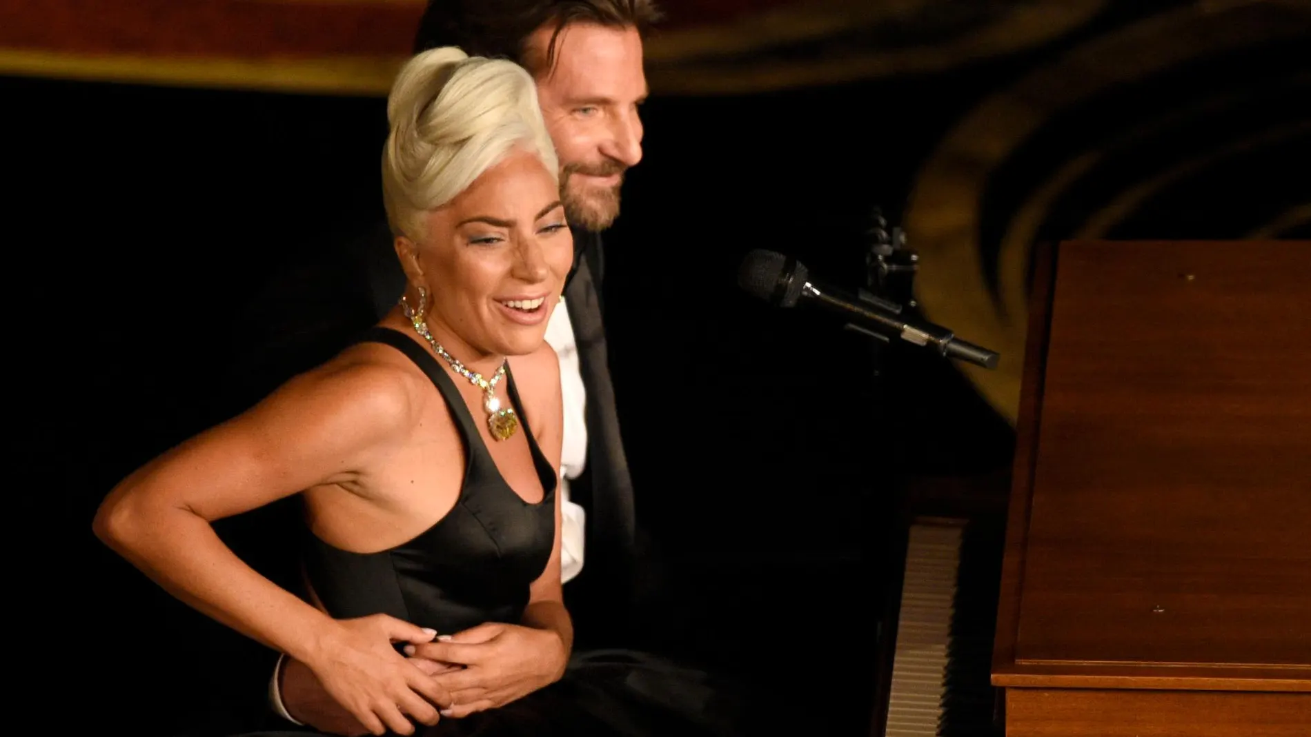 La cantante Lady Gaga y el actor Bradley Cooper en la gala de los Oscar / Foto: Gtres