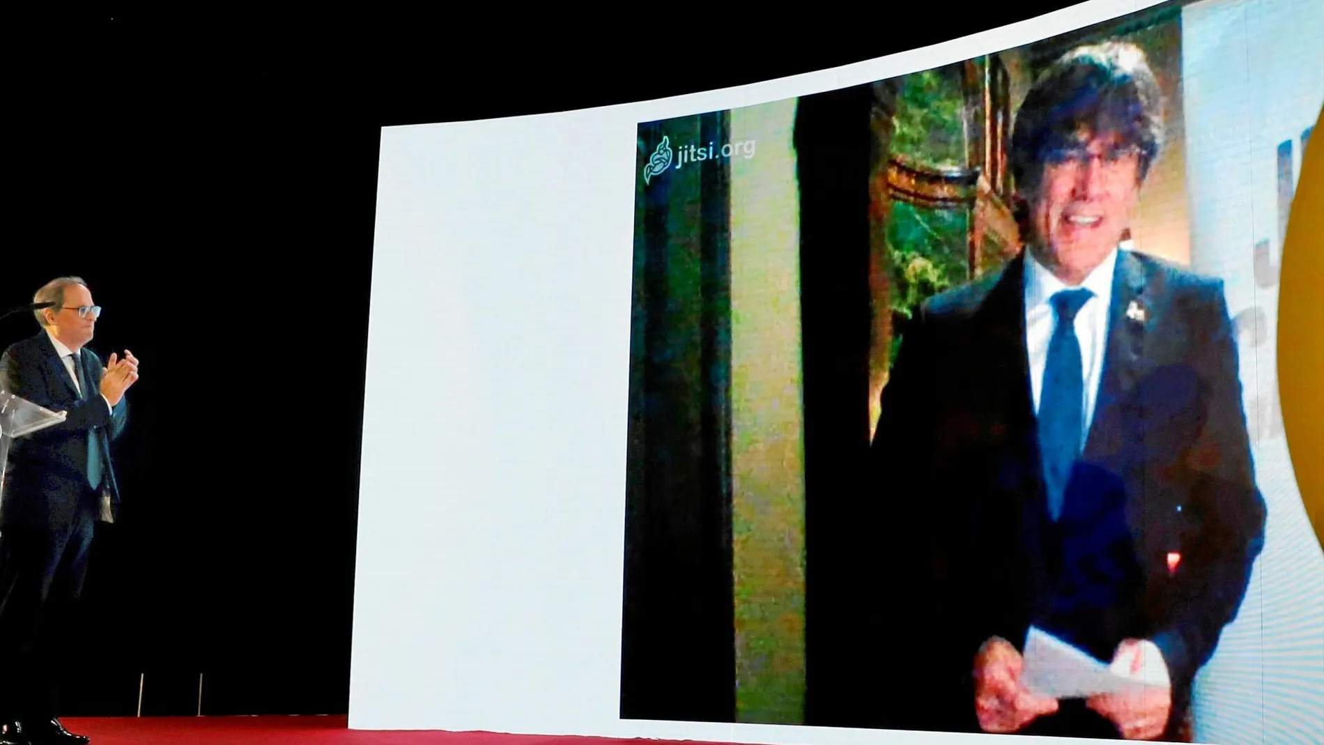 Puigdemont intervino por videoconferencia en el mitin final de campaña de JxCat en Barcelona
