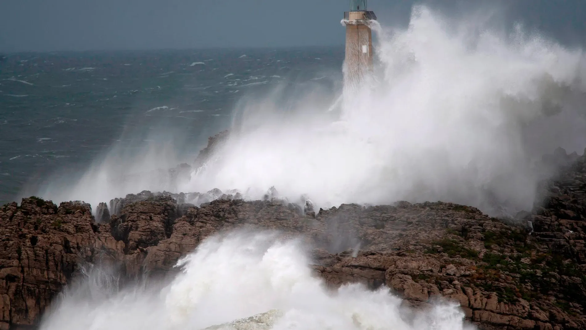 Cantabria está en alerta naranja por temporal costero/EFE