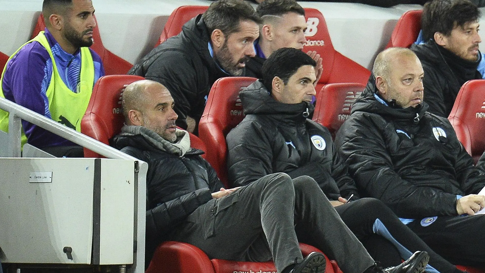 Guardiola, en el banquillo de Anfield