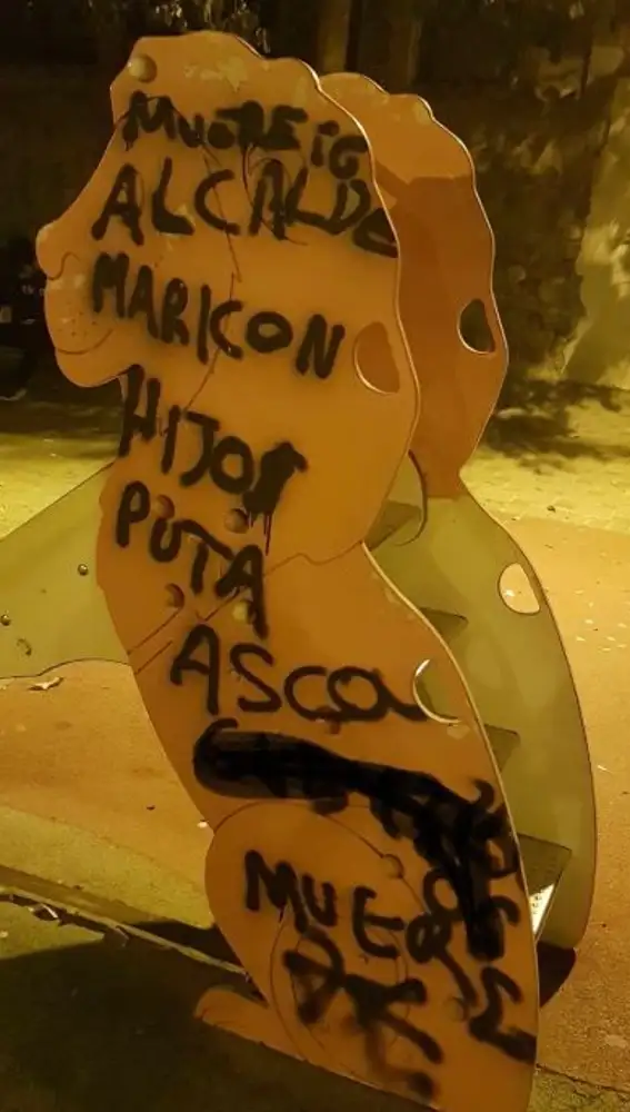 Pintadas homófobas en un parque de Murcia contra el alcalde pedáneo