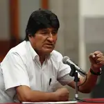 MEX8599. CIUDAD DE MÉXICO (MÉXICO), 13/11/2019.- El expresidente de Bolivia Evo Morales ofrece una rueda de prensa este miércoles en Ciudad de México (México). Este miércoles, desde el Museo de la Ciudad en la capital mexicana, Evo Morales defendió su triunfo electoral del 20 de octubre y, sobre todo, fue muy duro con la oposición y la OEA, a quien acusó de permitir lo que califica de &quot;golpe de Estado&quot;. EFE/ José Méndez