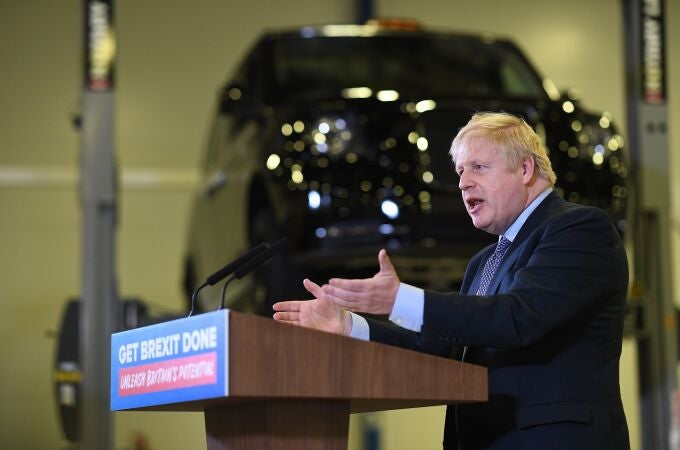 El "premier" británico, Boris Johnson, visita el miércoles una fábrica de coches eléctricos en Warwickshire