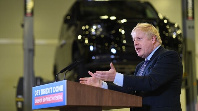 El "premier" británico, Boris Johnson, visita el miércoles una fábrica de coches eléctricos en Warwickshire