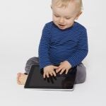 La confianza en que los dispositivos móviles son herramientas para la calma o el manejo de bebés o niños es errónea