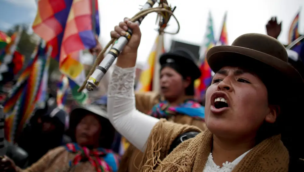 Simpatizantes de Evo Morales marchan en La Paz