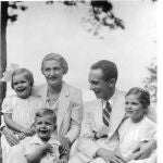 Magda y Joseph Goebbels con sus hijos
