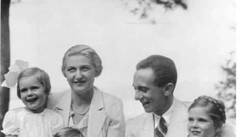 Magda y Joseph Goebbels con sus hijos