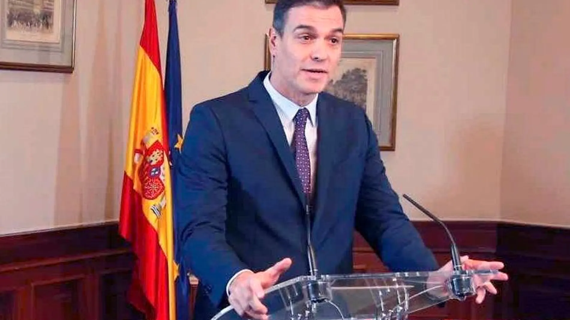 Pedro Sánchez, durante su intervención tras llegar a un acuerdo con Pablo Iglesias. EFE/Paco Campos