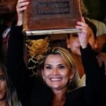 La senadora Jeanine Áñez tras proclamarse presidenta de Bolivia