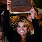 La senadora Jeanine Áñez tras proclamarse presidenta de Bolivia