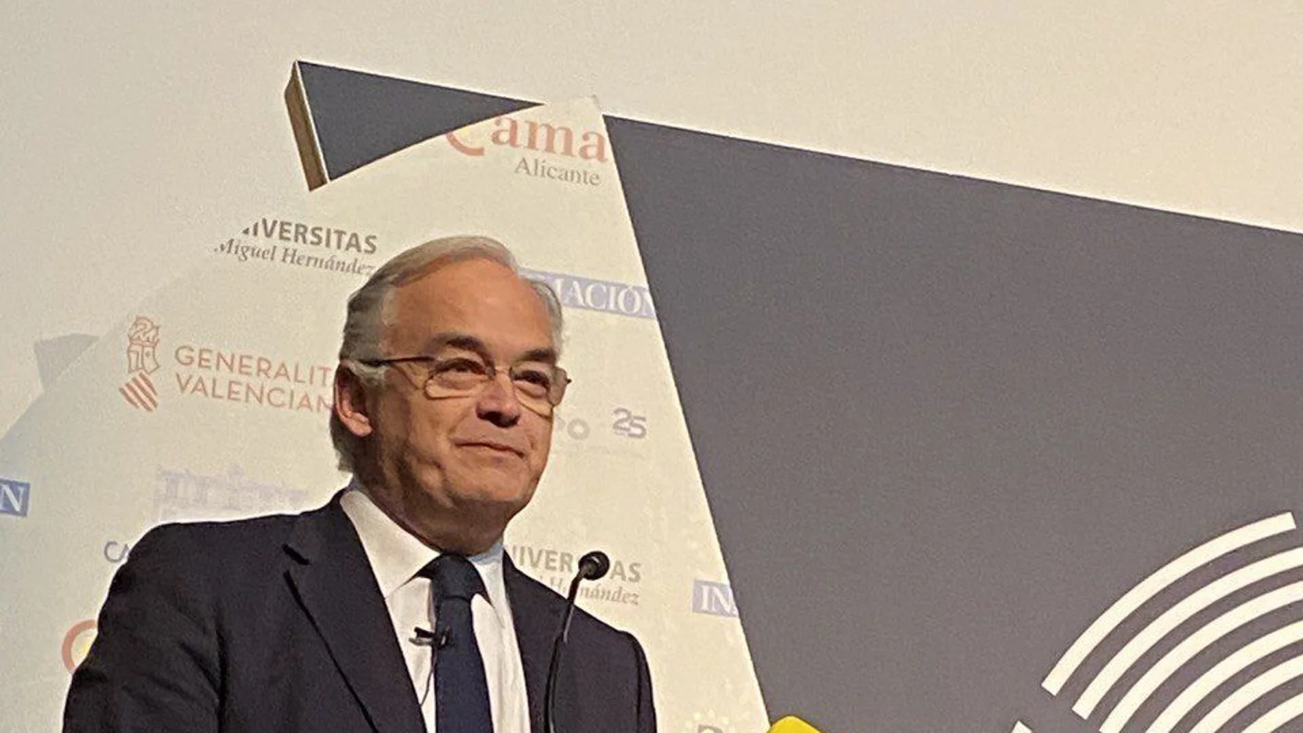 El eurodiputado Esteban González Pons durante la conferencia