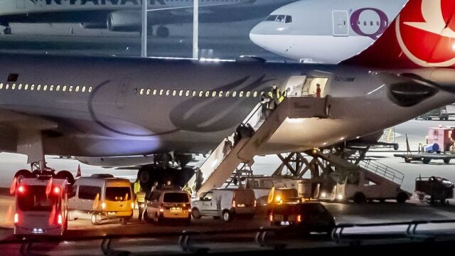 Un avión de Turkish Airlines en el aeropuerto berlinés de Tegel