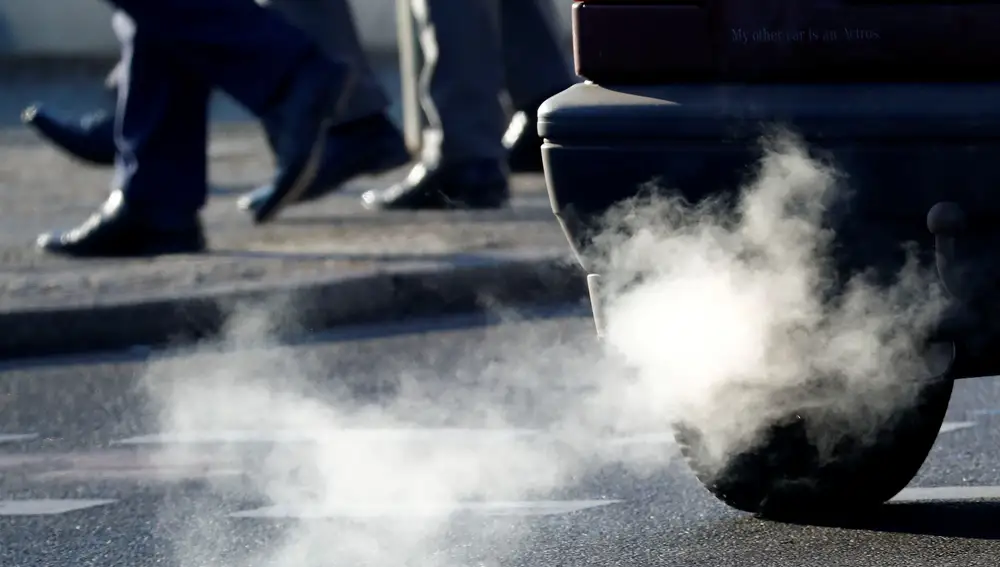 Los coches son uno de los principales causantes de emisiones contaminantes