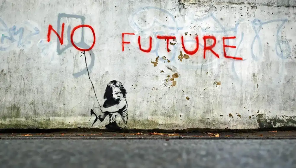Banksy, que ha entrado este año en el número 14 de los más influyentes del arte según «Art Review», critica en su obra la vigilancia y la deriva económica de nuestras sociedades