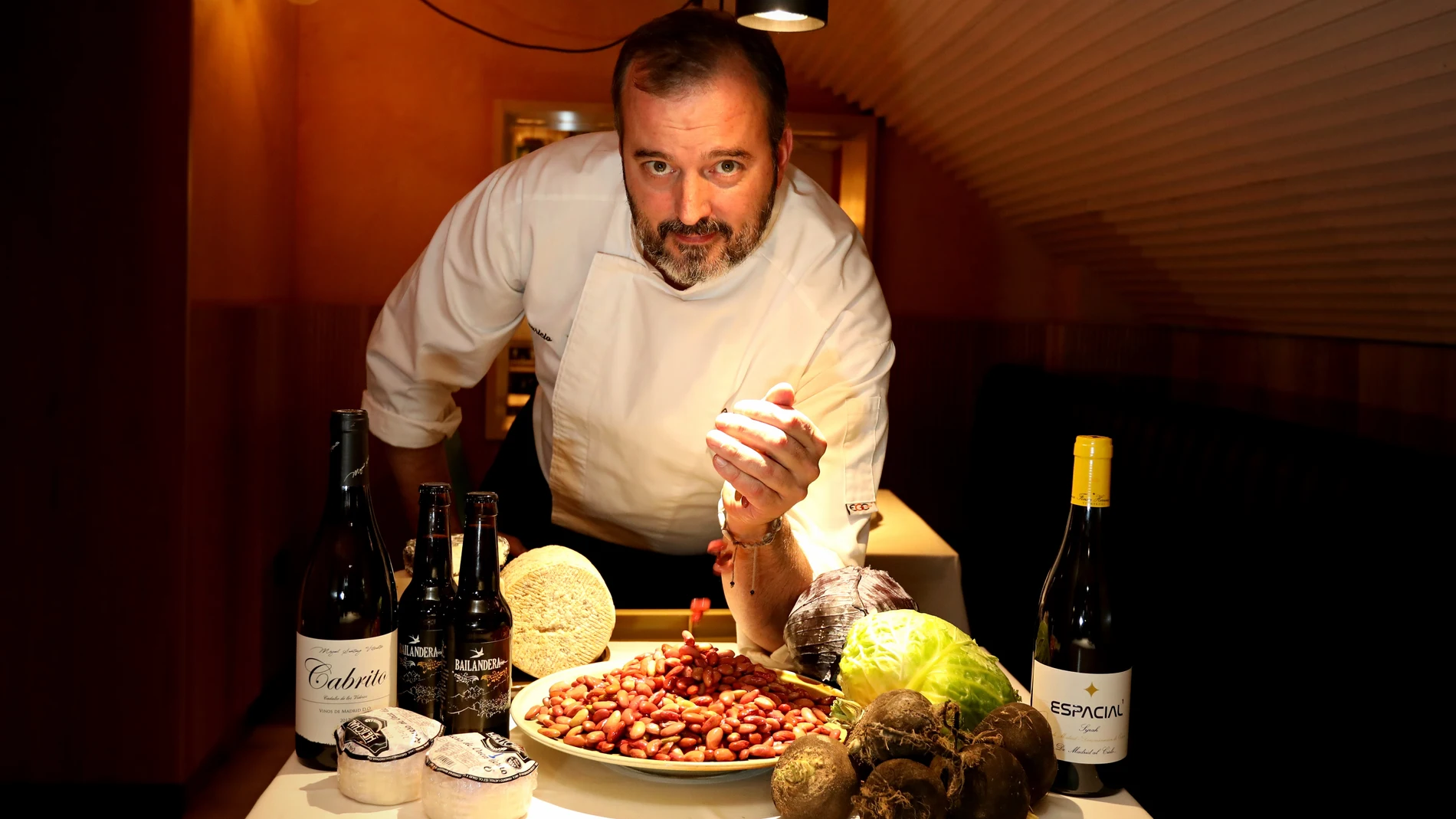 El cocinero , Javier Aparicio, del restaurante Salino.