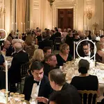 Eric Ciaramella aparece en esta imagen de una cena en la Casa Blanca a escasos metros del presidente Trump
