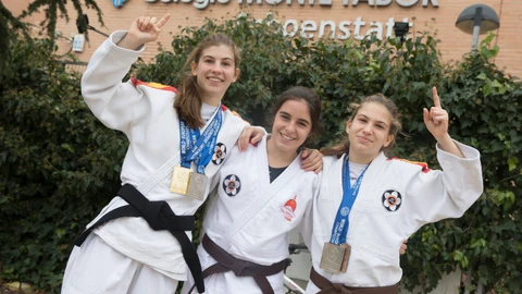 Alumnas del colegio Monte Tabor de Pozuelo de Alarcón que compiten en el campeonato de España de Jiu Jitsu.