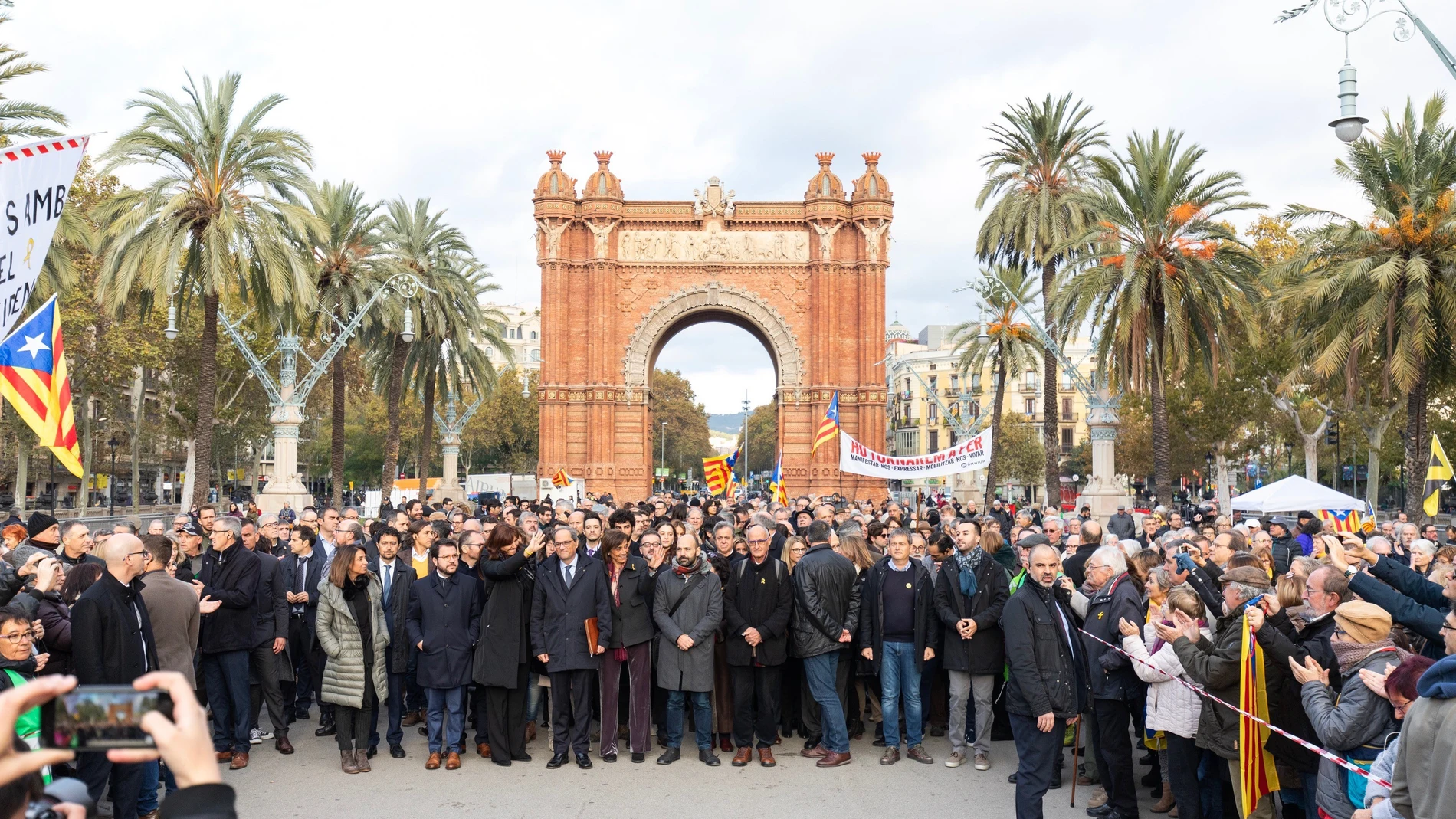 El presidente de la Generalitat Quim Torra declara en el TSJC por no retirar símbolos independentistas