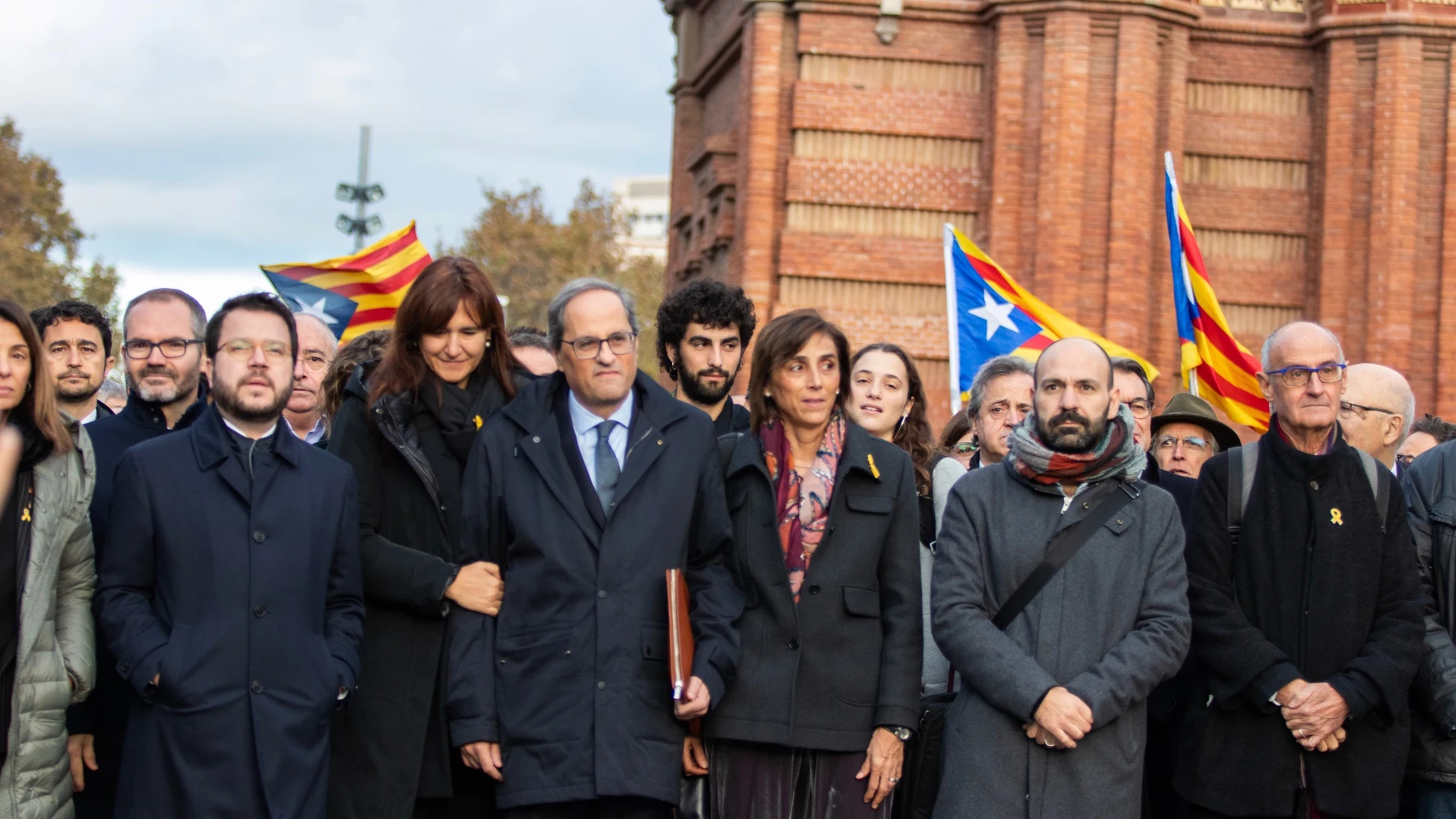 El presidente de la Generalitat Quim Torra hace un recorrido con miembros del Govern desde Arc de Triomf hasta el TSJC con motivo de su juicio en Barcelona