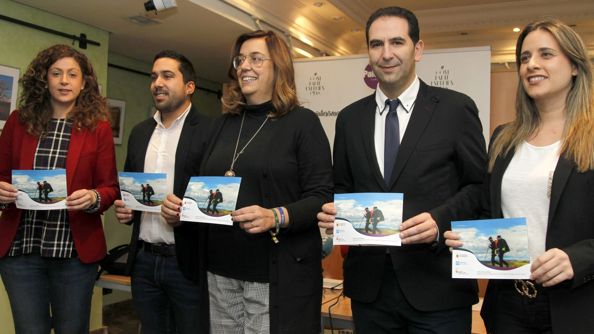 18-11-2019. Palencia. Presentaciv=n de la oferta de Palencia en la feria de INTUR en la oficina de turismo de Palencia.En la foto de izquierda a derecha, el diputado delegado del v°rea de turismo; la diputada provincial de turismo, Carolina Valbuena; la presidenta de la Diputaciv=n de Palencia, vÅngeles Armisv©n; el alcalde de Palencia, Mario Simv=n; y; la concejala de turismo, Laura Lombrav±afotos MARTA MORAS