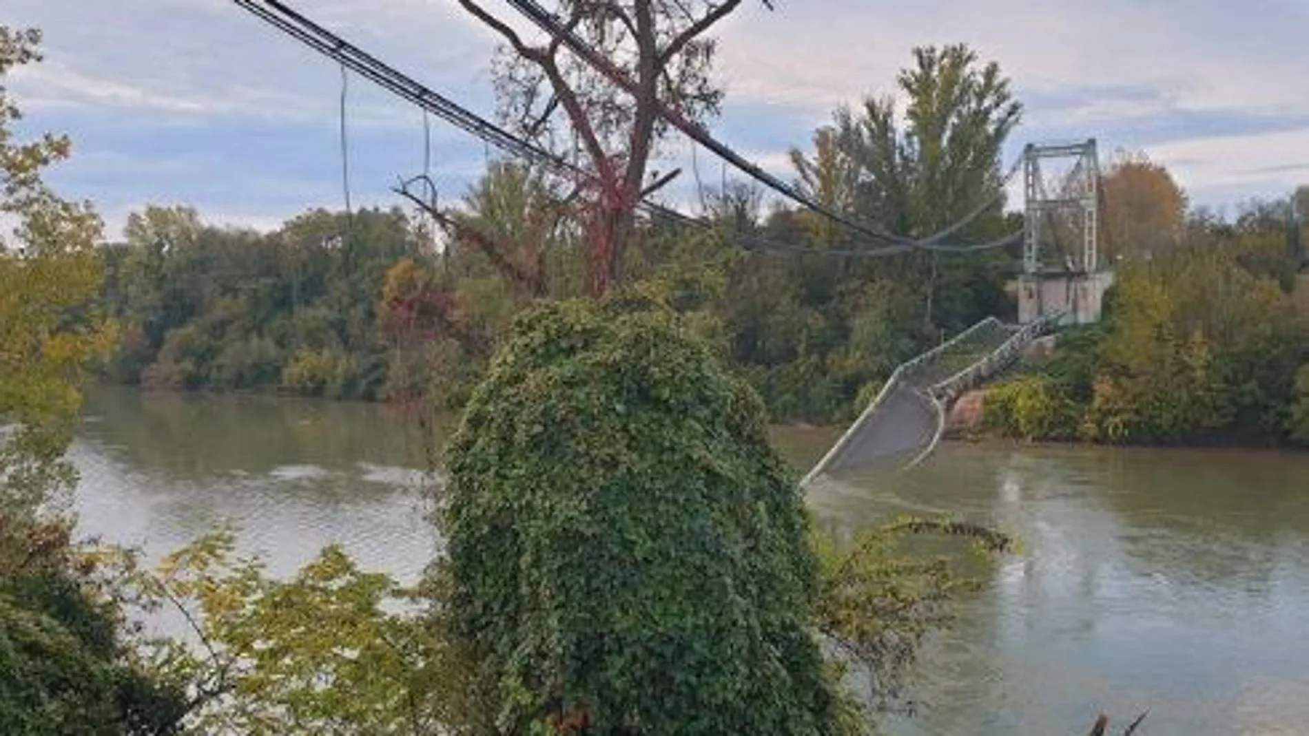 Un muerto y varios desaparecidos tras el derrumbe de un puente en Toulouse, Francia
