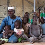Zore Yusef y su familia en un campo de Desplazados Internos en Pissila, Burkina Faso