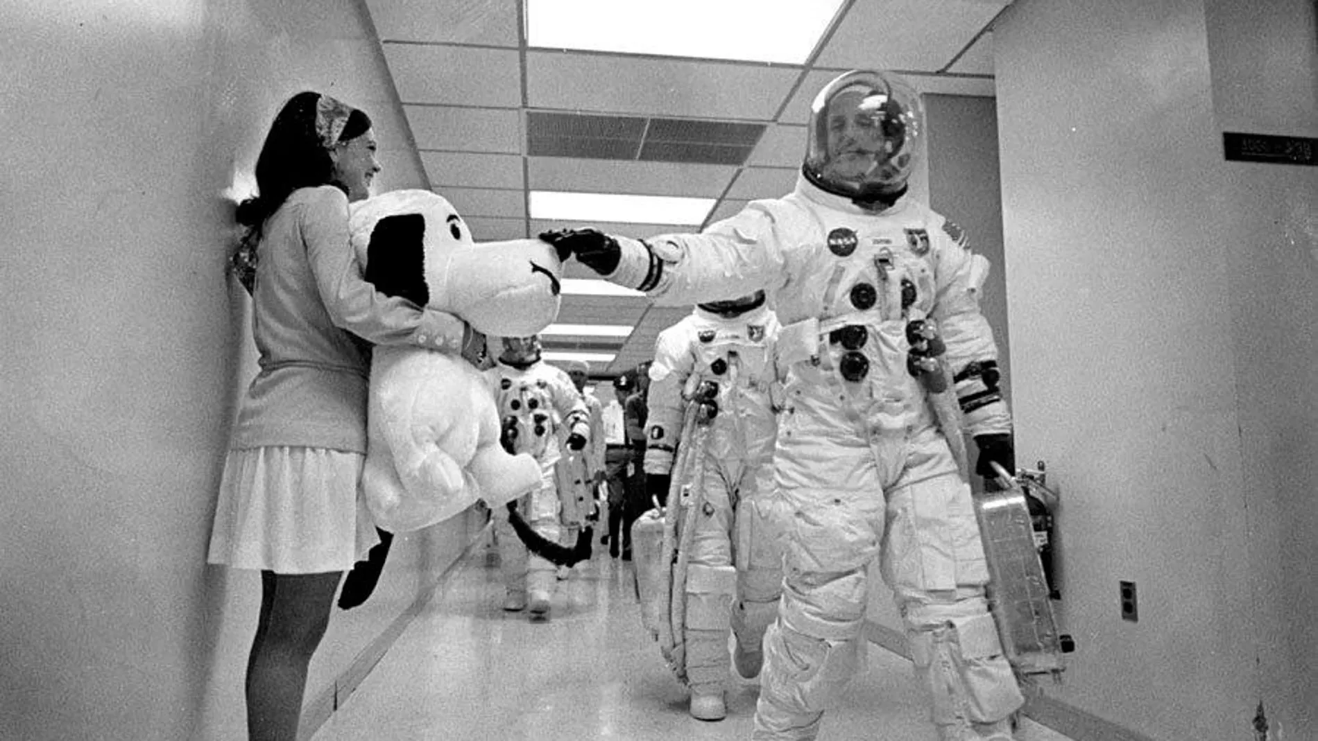 Astronautas preparándose para una misión