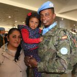 El C.L. Giovanni Zamora Zape junto a su mujer, una Dama Legionaria de la misma unidad, y su hija de cuatro años