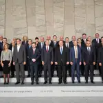 El secretario general de la OTAN, Jens Stoltenberg, y los ministros de Exteriores aliados en una reunión en Bruselas el pasado 20 de noviembre