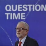 El líder laborista, Jeremy Corbyn, responde a preguntas en un programa de la BBC