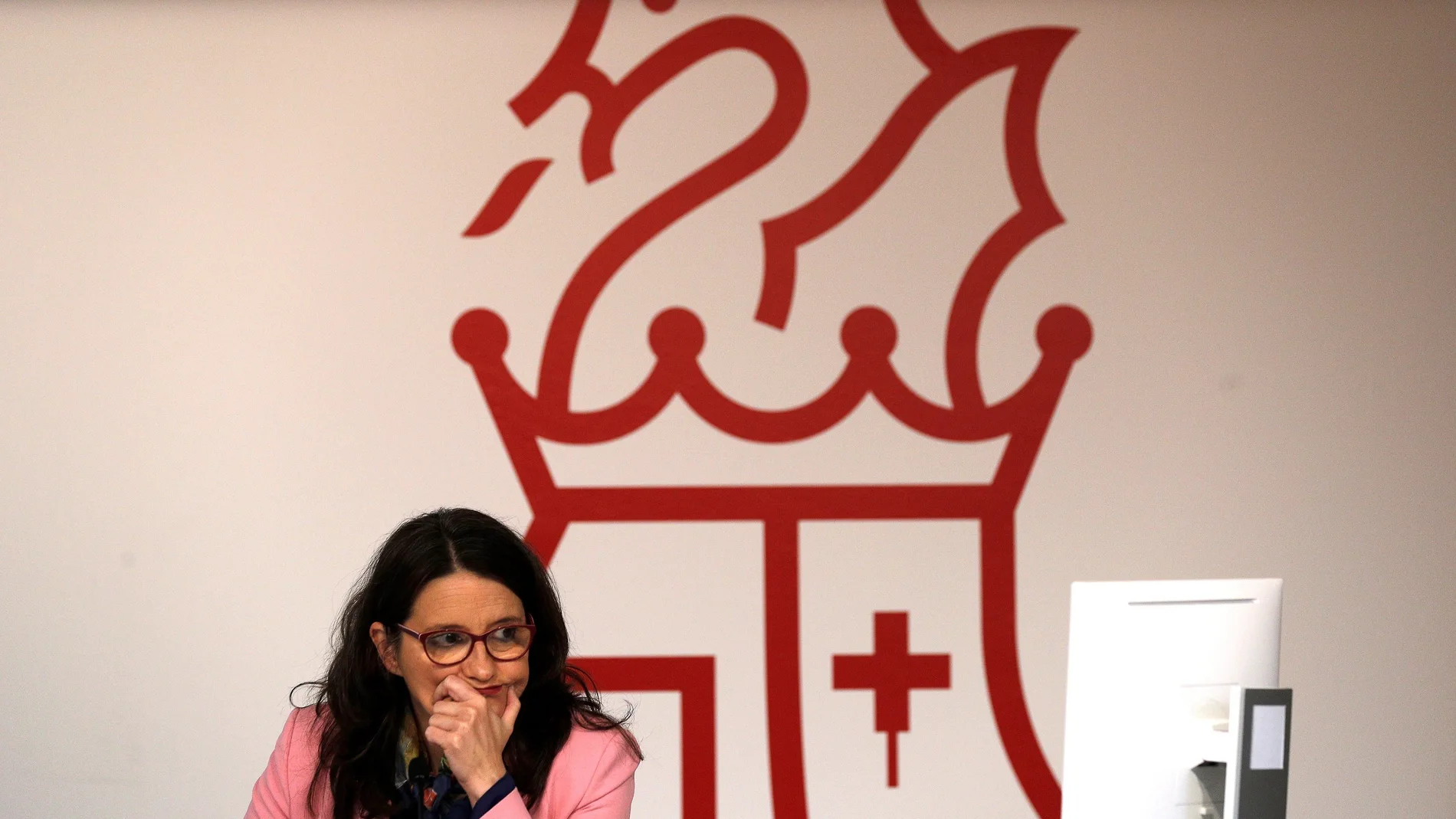 La vicepresidenta y portavoz del Consell, Mónica Oltra, durante la rueda de prensa en la que informa de los acuerdos alcanzados por el Gobierno de la Generalitat en su sesión plenaria semanal.